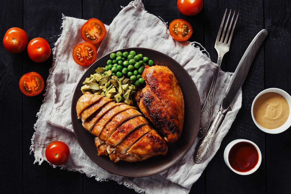 Nutritionniste sportif préparant un menu personnalisé